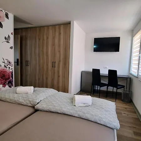 Sleep House Motel *